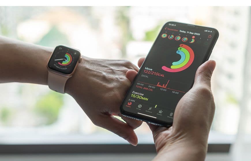 آيفون وساعة آبل